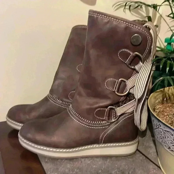 White Mountain TIVIA Boots - Picture 1 of 11